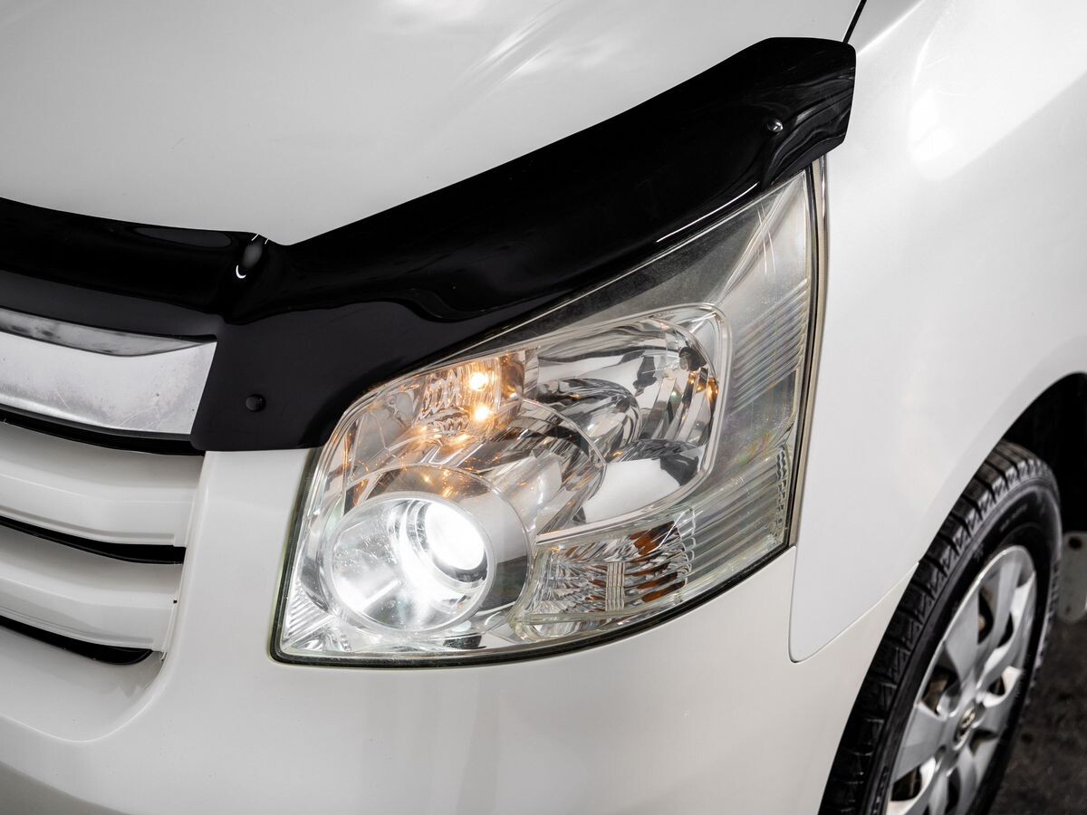 Toyota Noah 2009 - фото автомобиля