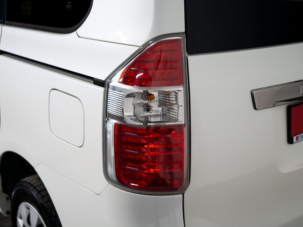 Toyota Noah 2009 - фото автомобиля