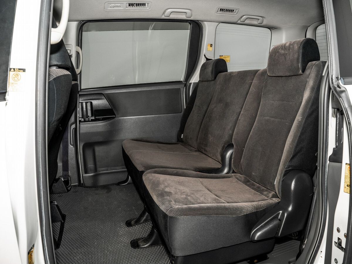 Toyota Noah 2009 - фото автомобиля
