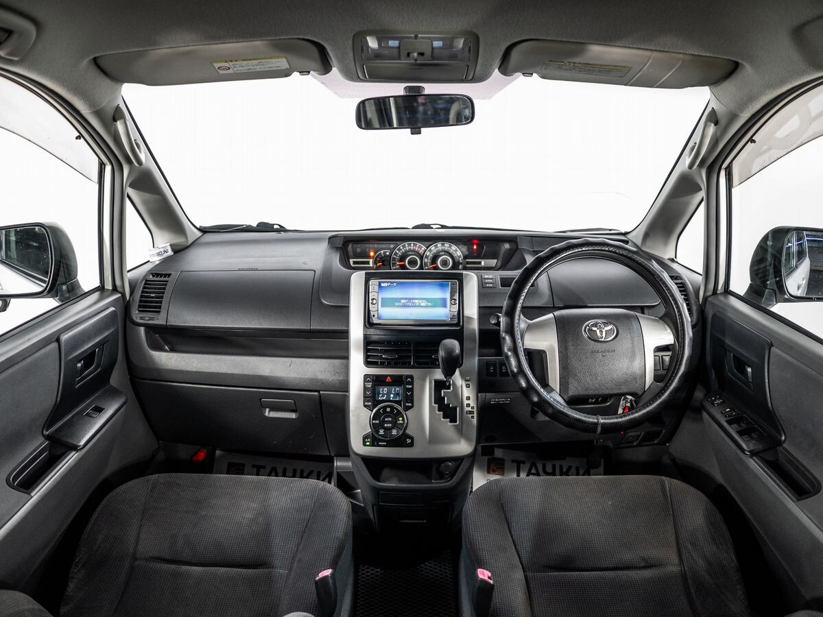 Toyota Noah 2009 - фото автомобиля