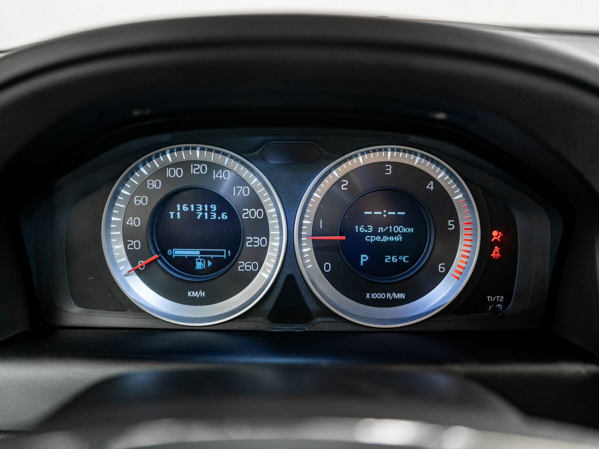 Volvo XC60 2012 - фото автомобиля