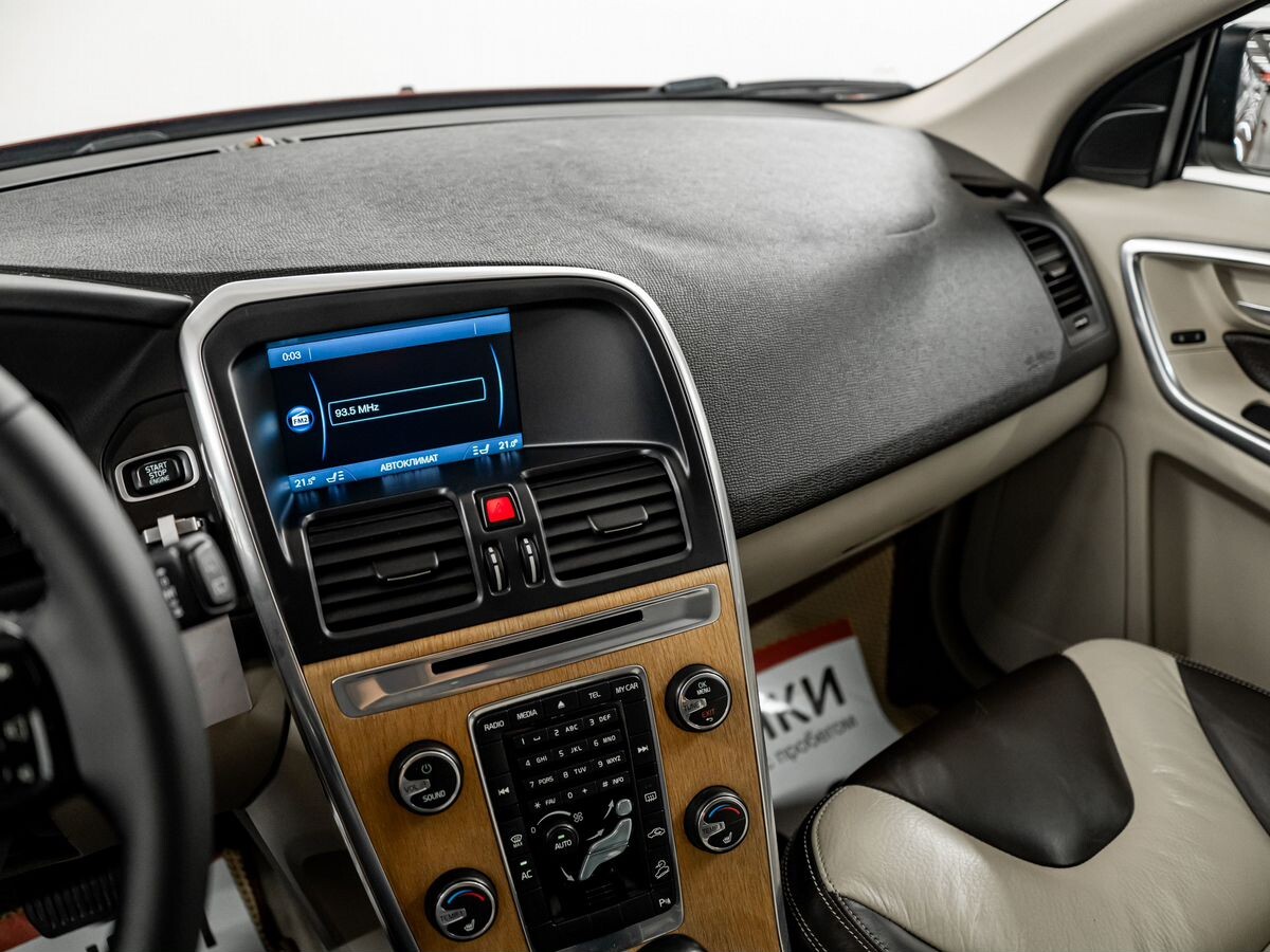 Volvo XC60 2012 - фото автомобиля