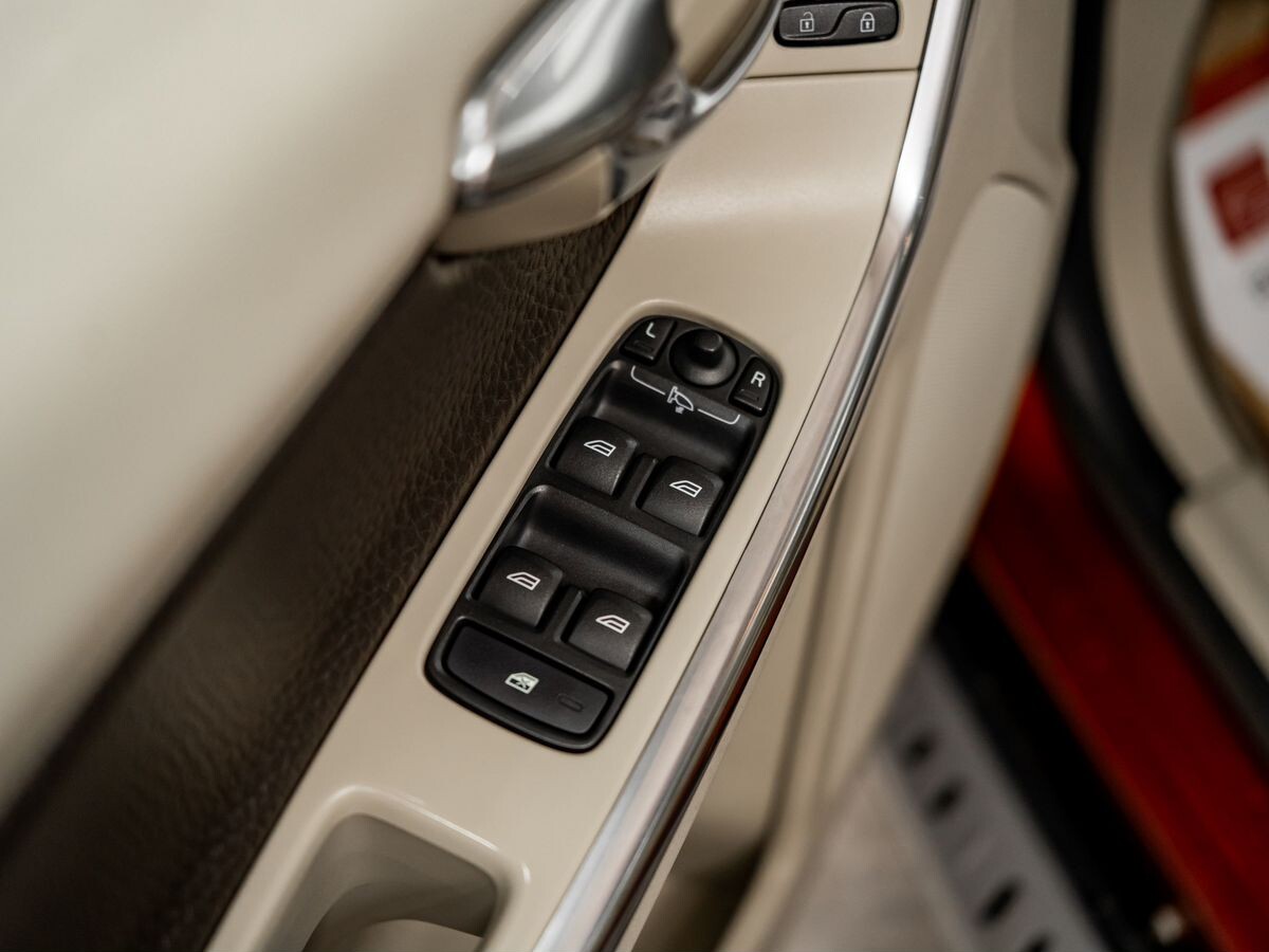 Volvo XC60 2012 - фото автомобиля