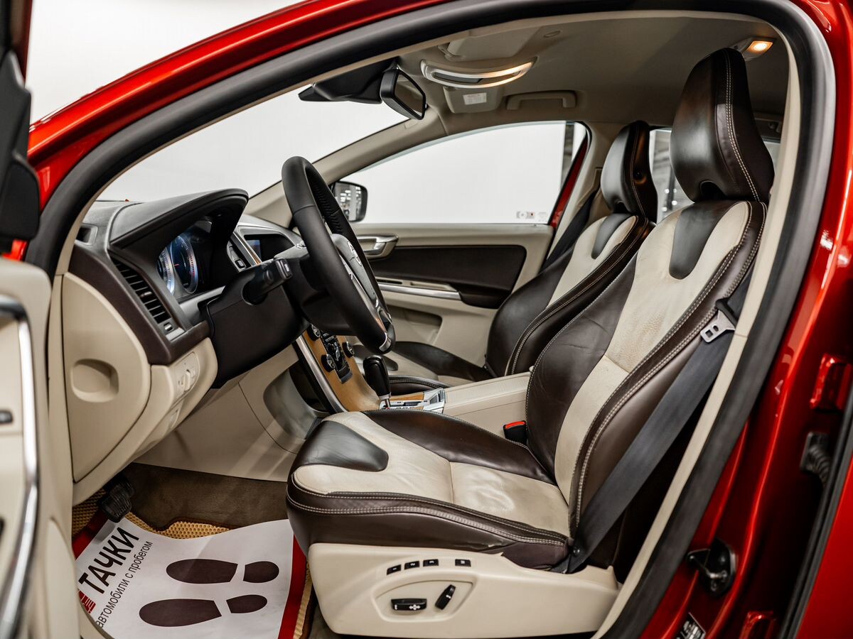 Volvo XC60 2012 - фото автомобиля