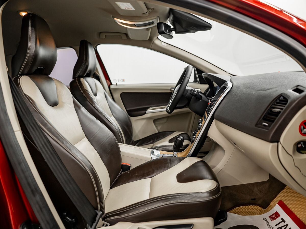 Volvo XC60 2012 - фото автомобиля