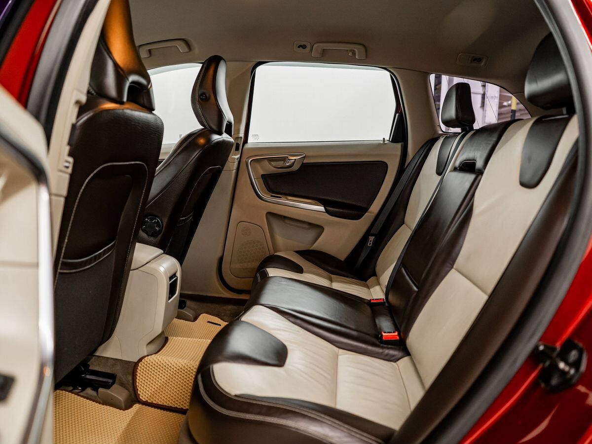 Volvo XC60 2012 - фото автомобиля