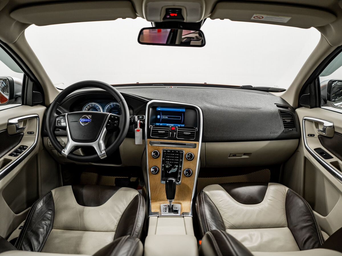 Volvo XC60 2012 - фото автомобиля