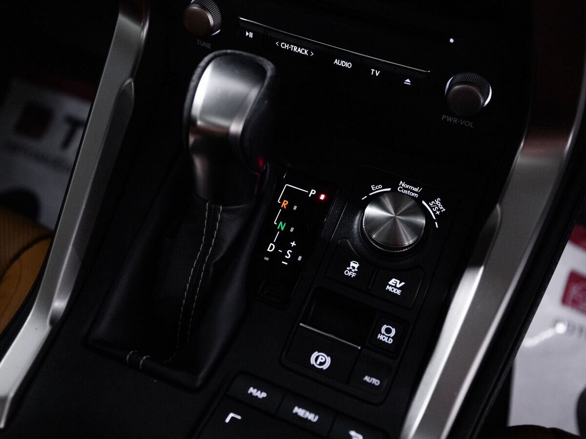 Lexus NX300h 2018 - фото автомобиля