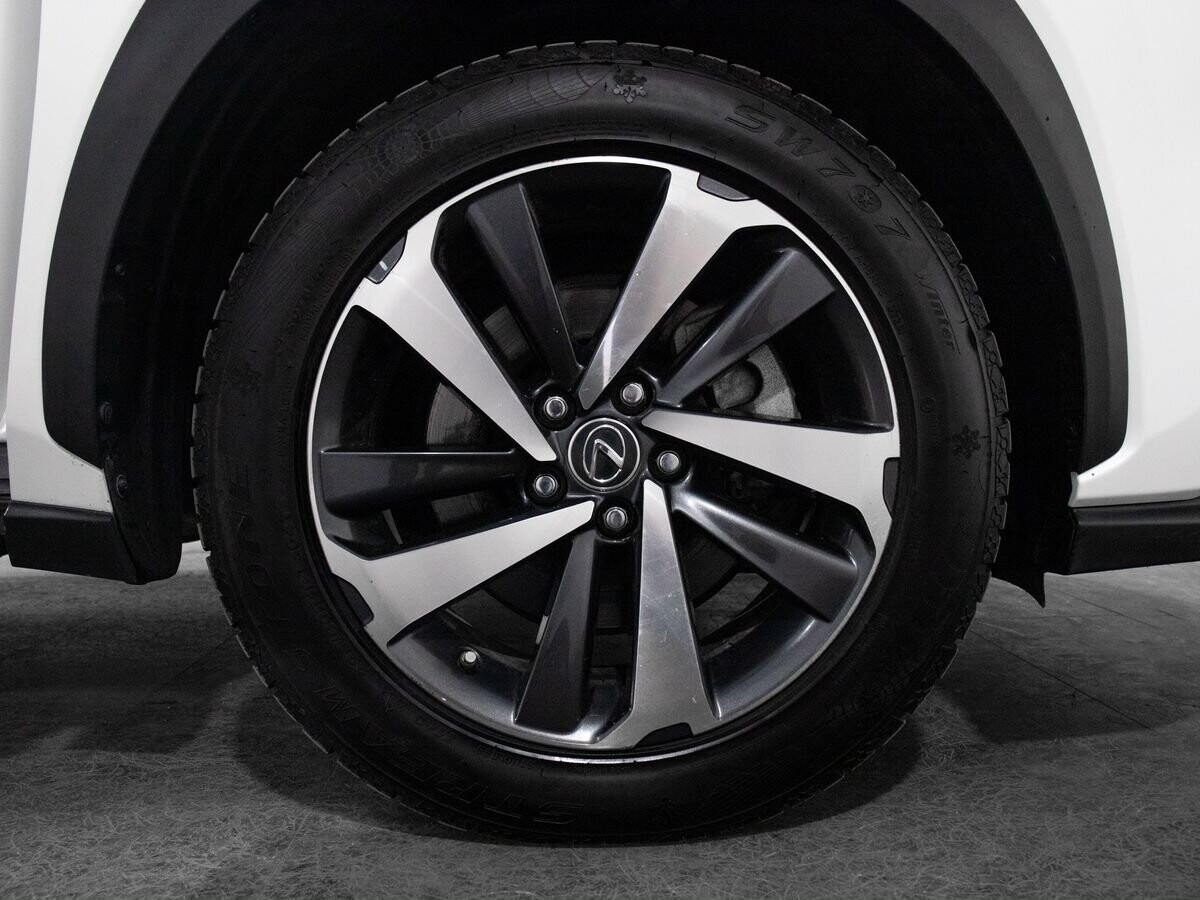 Lexus NX300h 2018 - фото автомобиля
