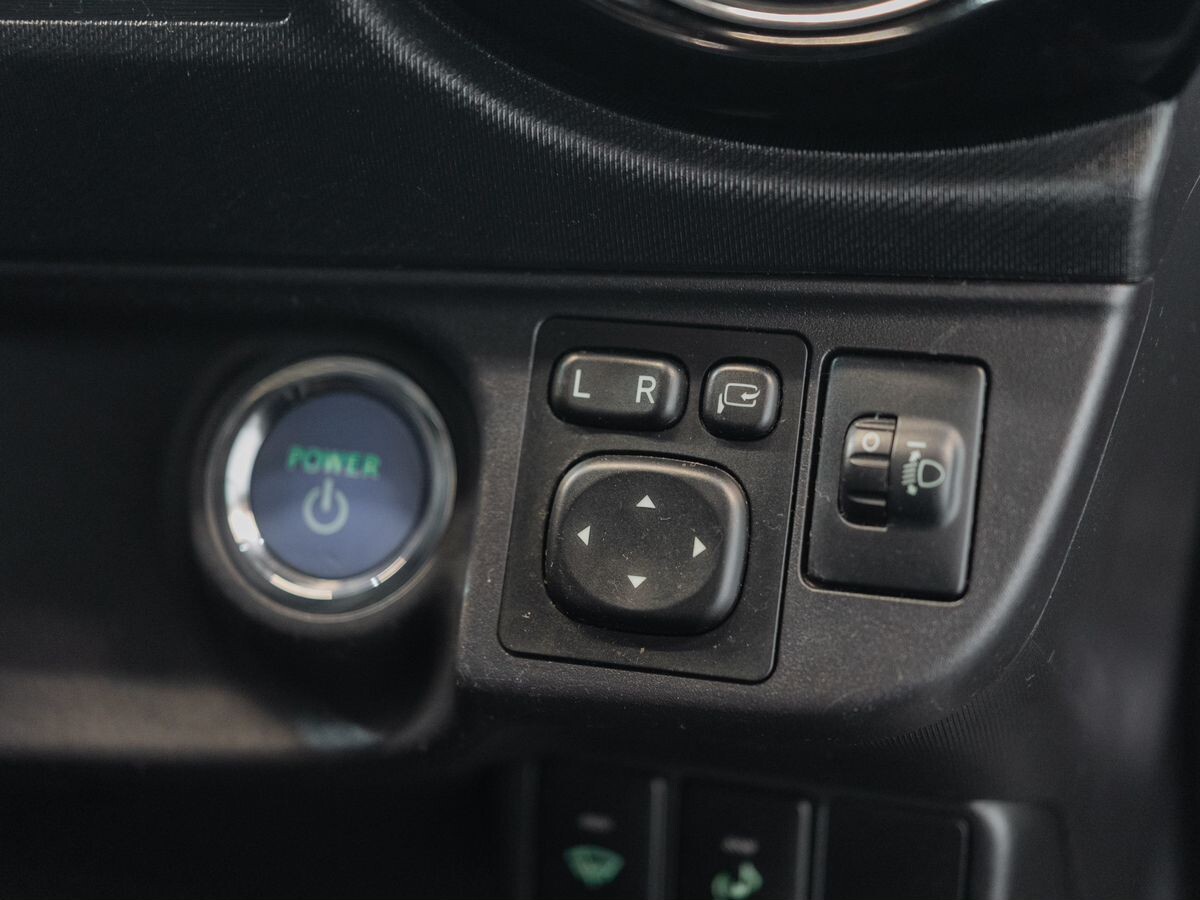 Toyota Aqua 2015 - фото автомобиля