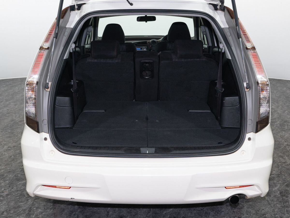 Honda Stream 2010 - фото автомобиля