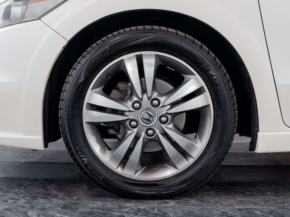 Honda Stream 2010 - фото автомобиля