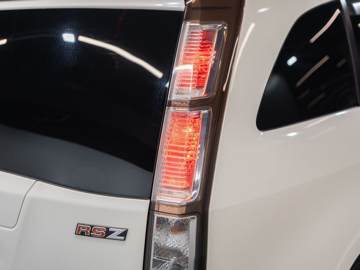 Honda Stream 2010 - фото автомобиля