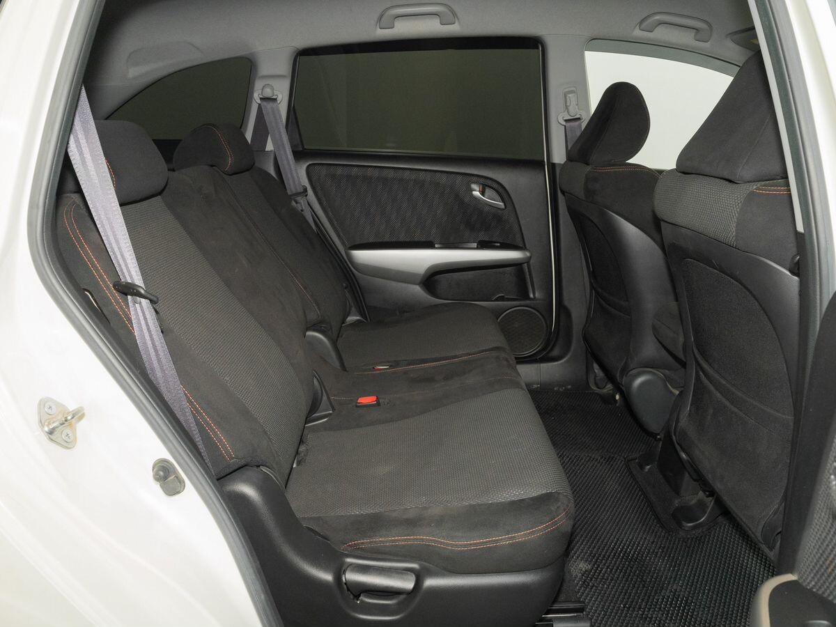 Honda Stream 2010 - фото автомобиля