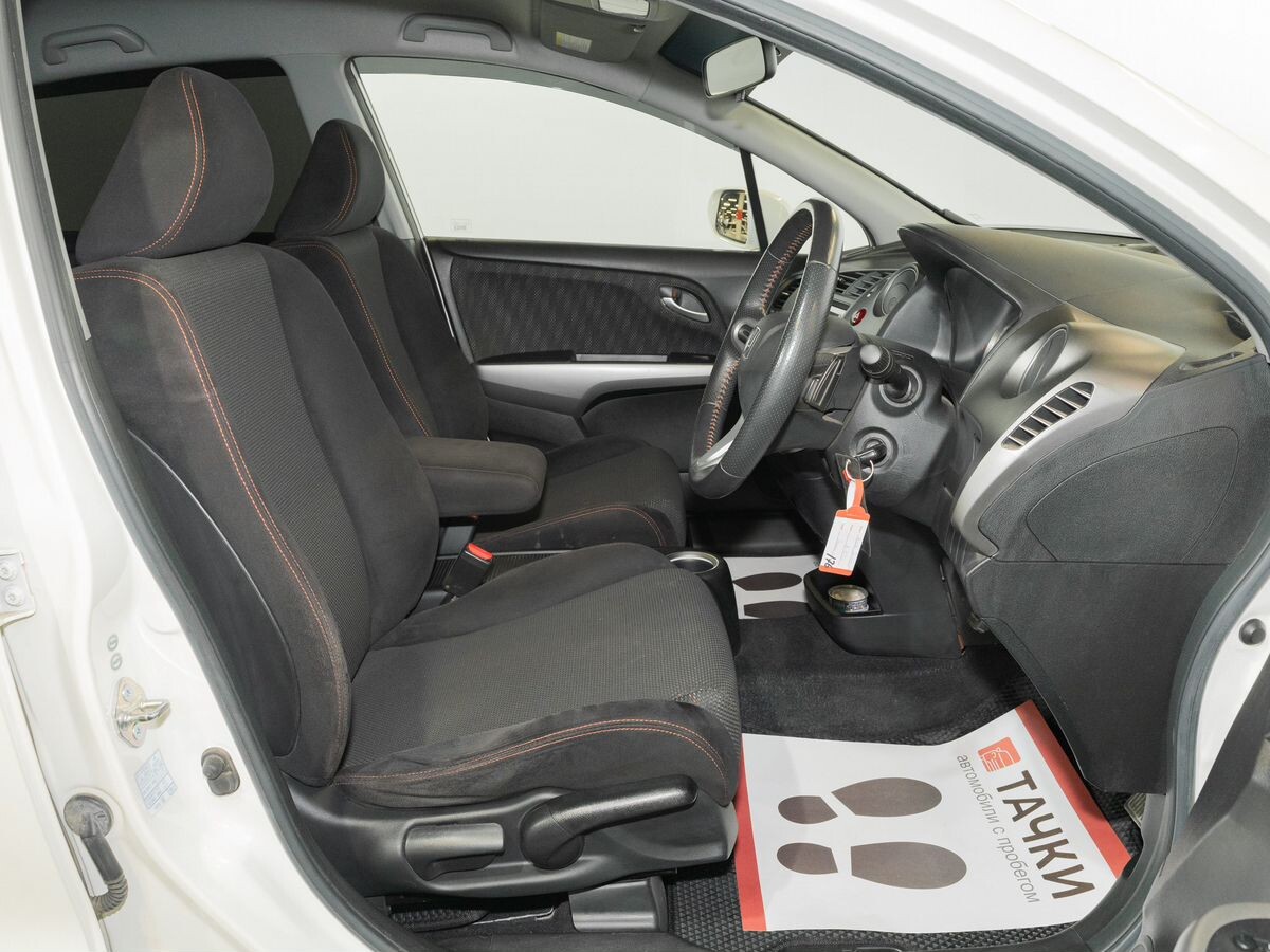 Honda Stream 2010 - фото автомобиля