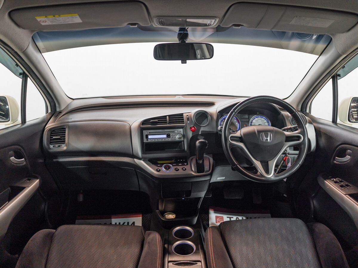 Honda Stream 2010 - фото автомобиля