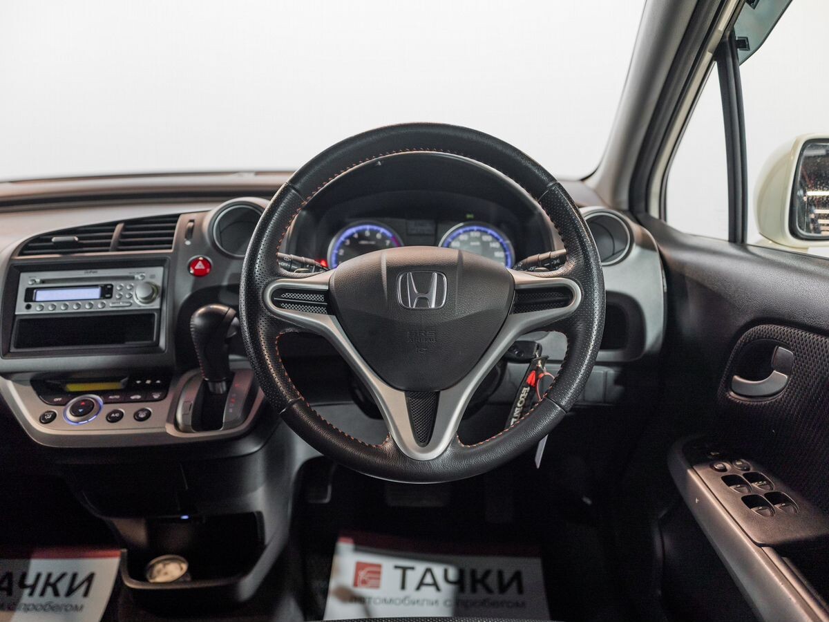 Honda Stream 2010 - фото автомобиля