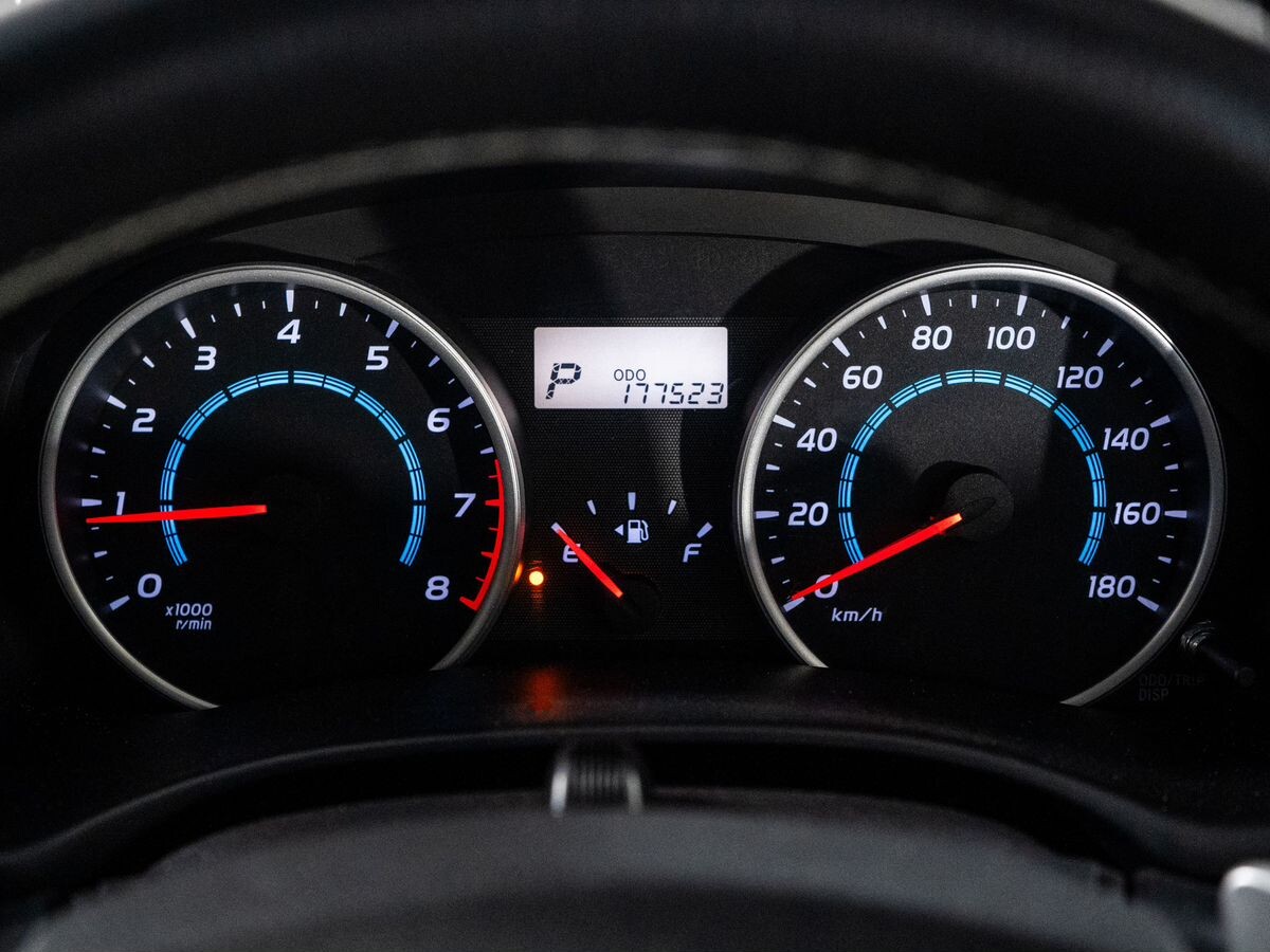 Toyota Wish 2009 - фото автомобиля