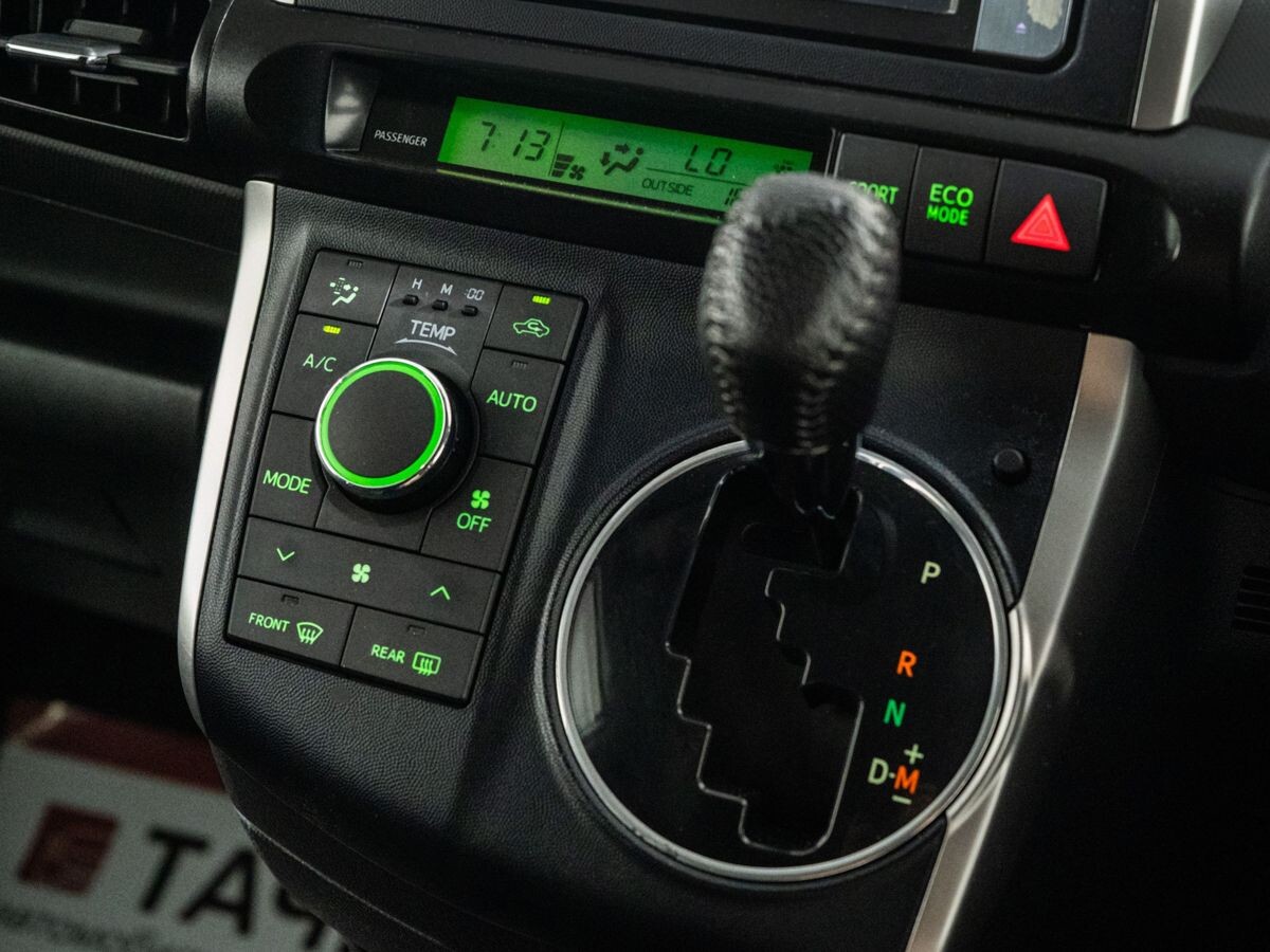 Toyota Wish 2009 - фото автомобиля