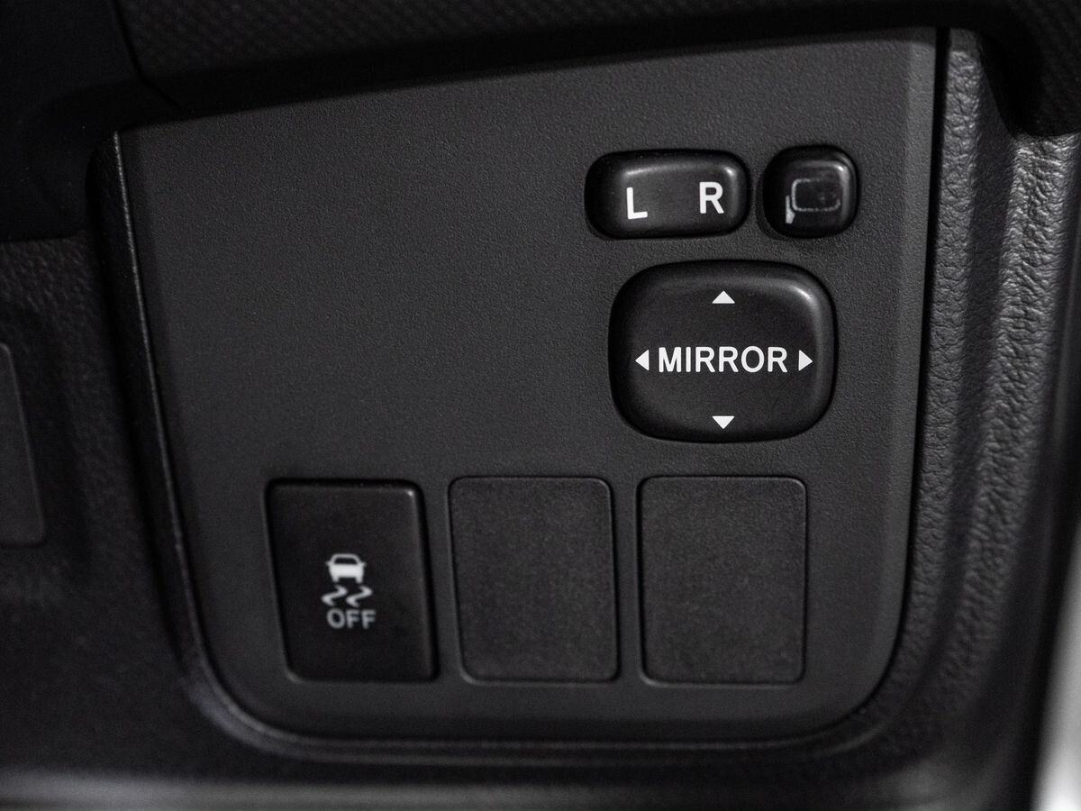 Toyota Wish 2009 - фото автомобиля