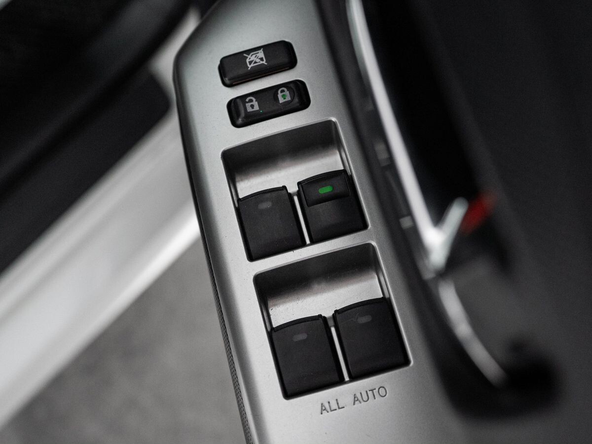 Toyota Wish 2009 - фото автомобиля