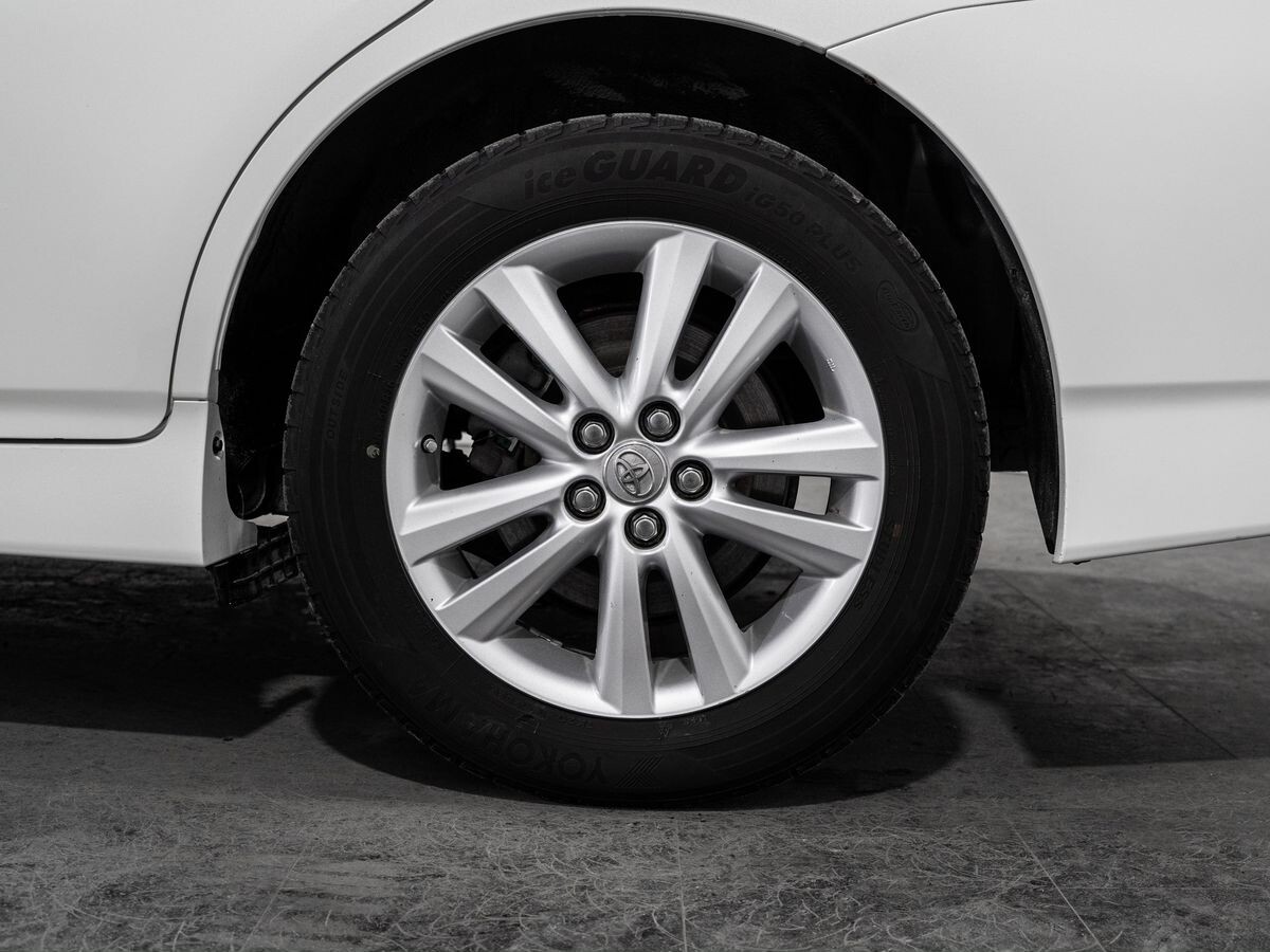 Toyota Wish 2009 - фото автомобиля
