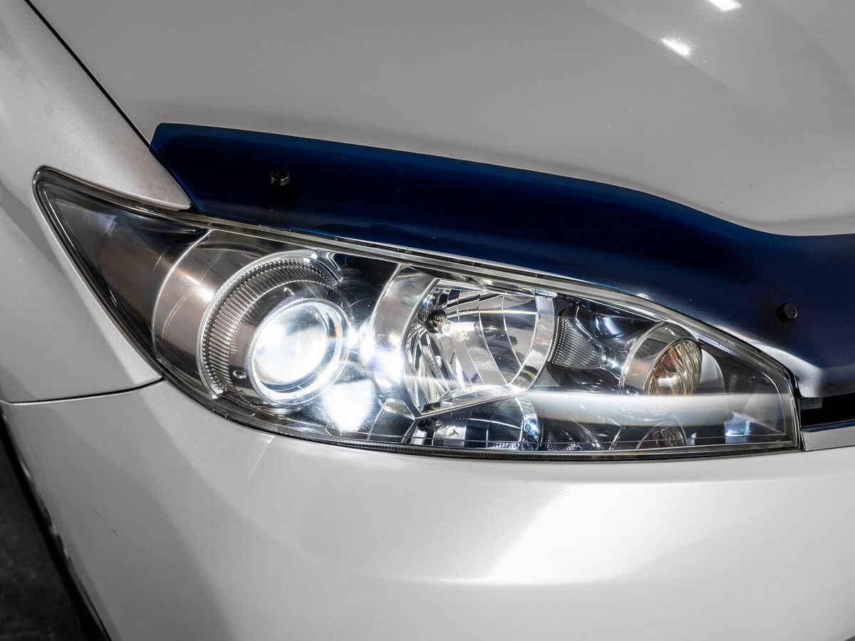 Toyota Wish 2009 - фото автомобиля