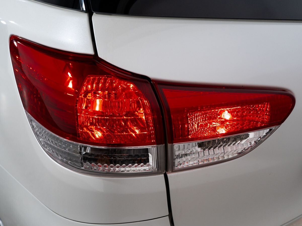Toyota Wish 2009 - фото автомобиля