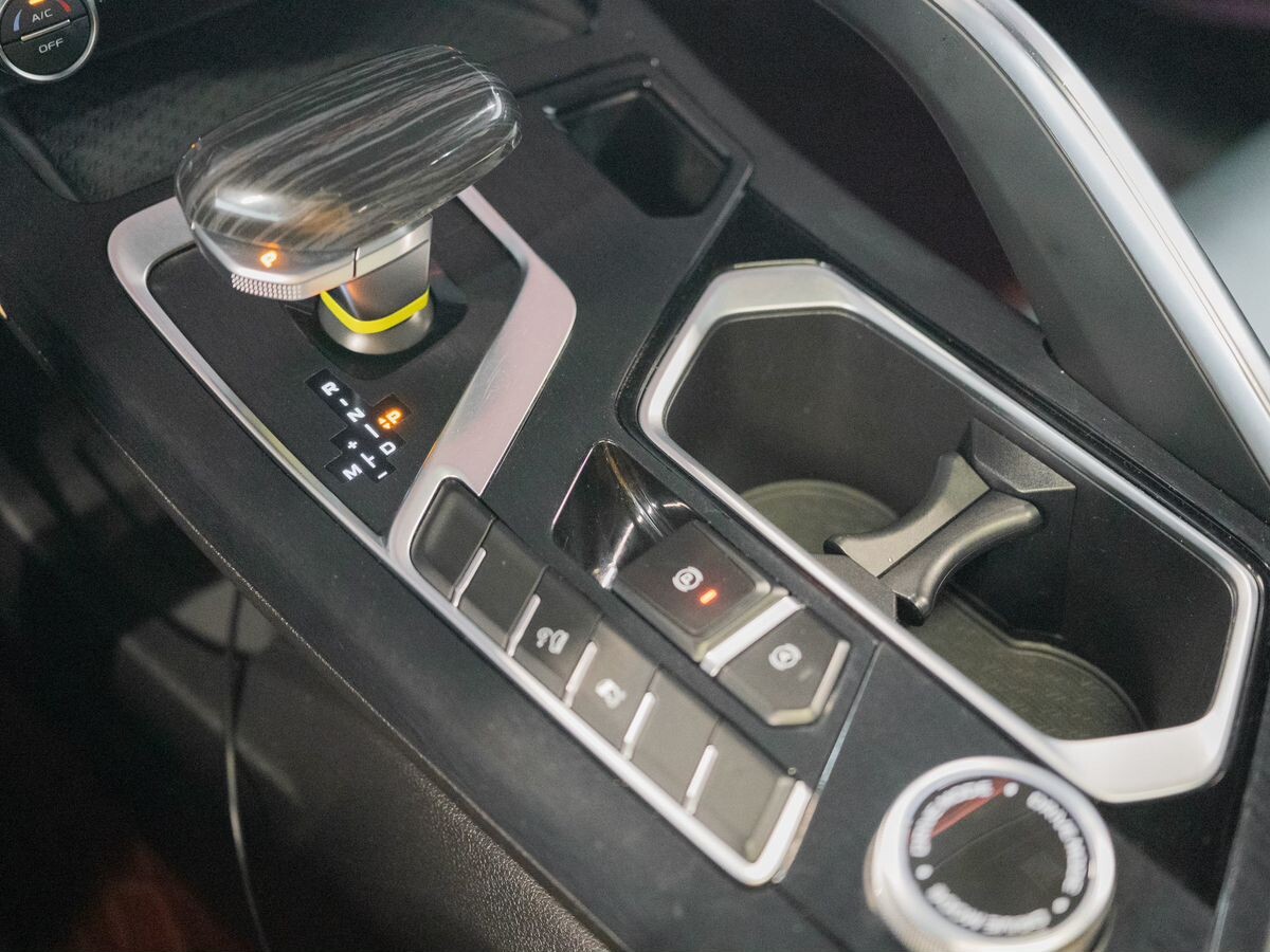 Geely Tugella 2021 - фото автомобиля