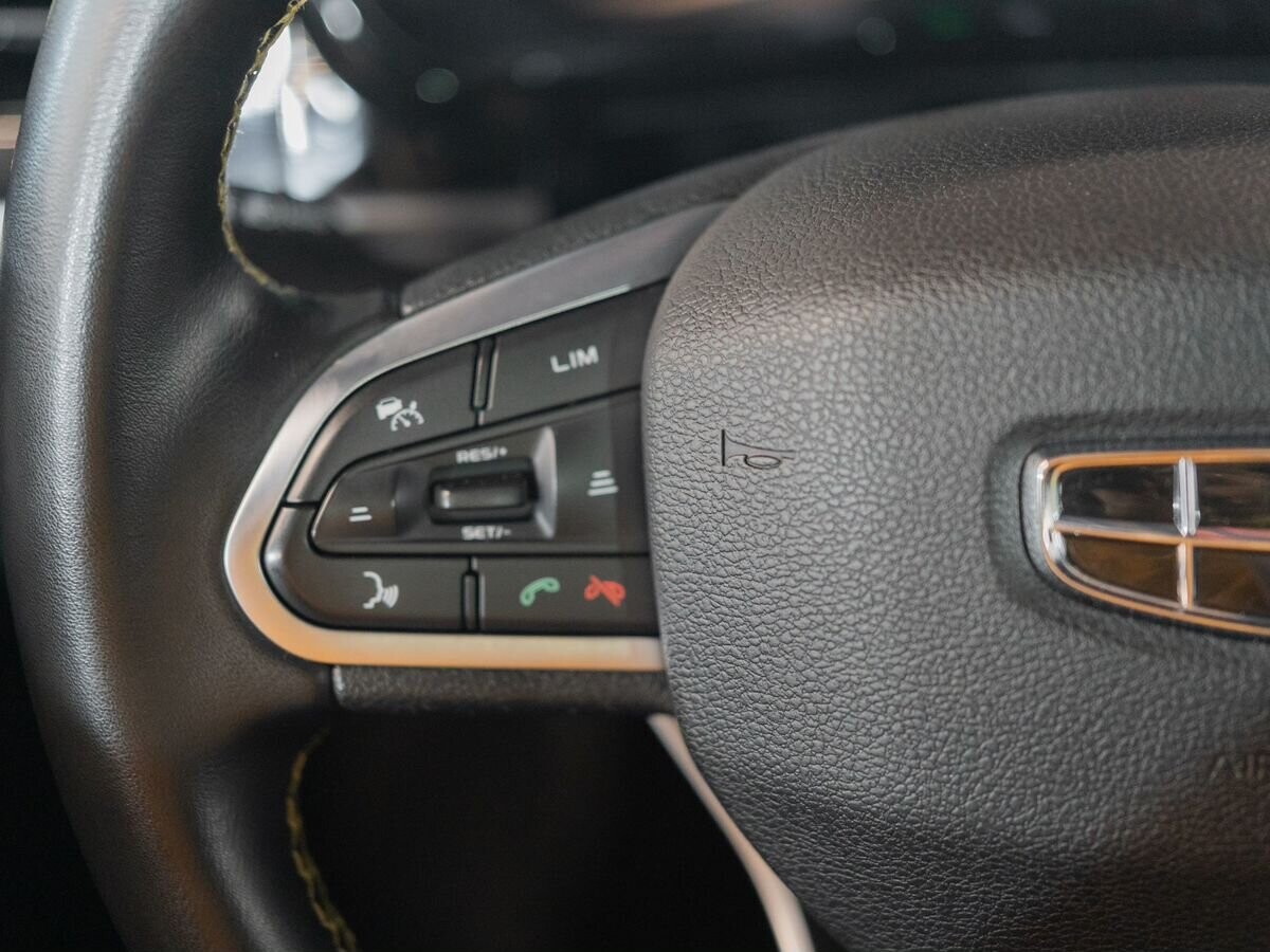 Geely Tugella 2021 - фото автомобиля