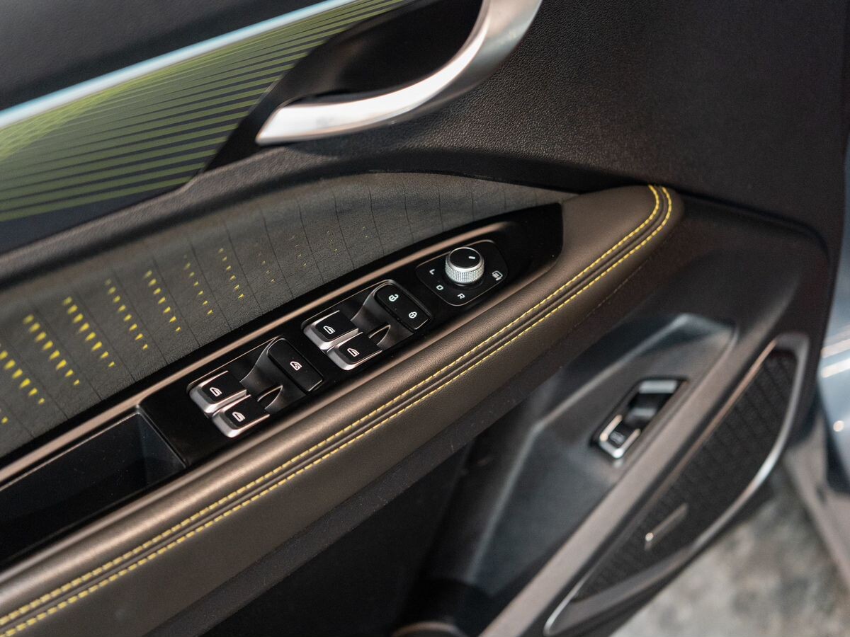 Geely Tugella 2021 - фото автомобиля