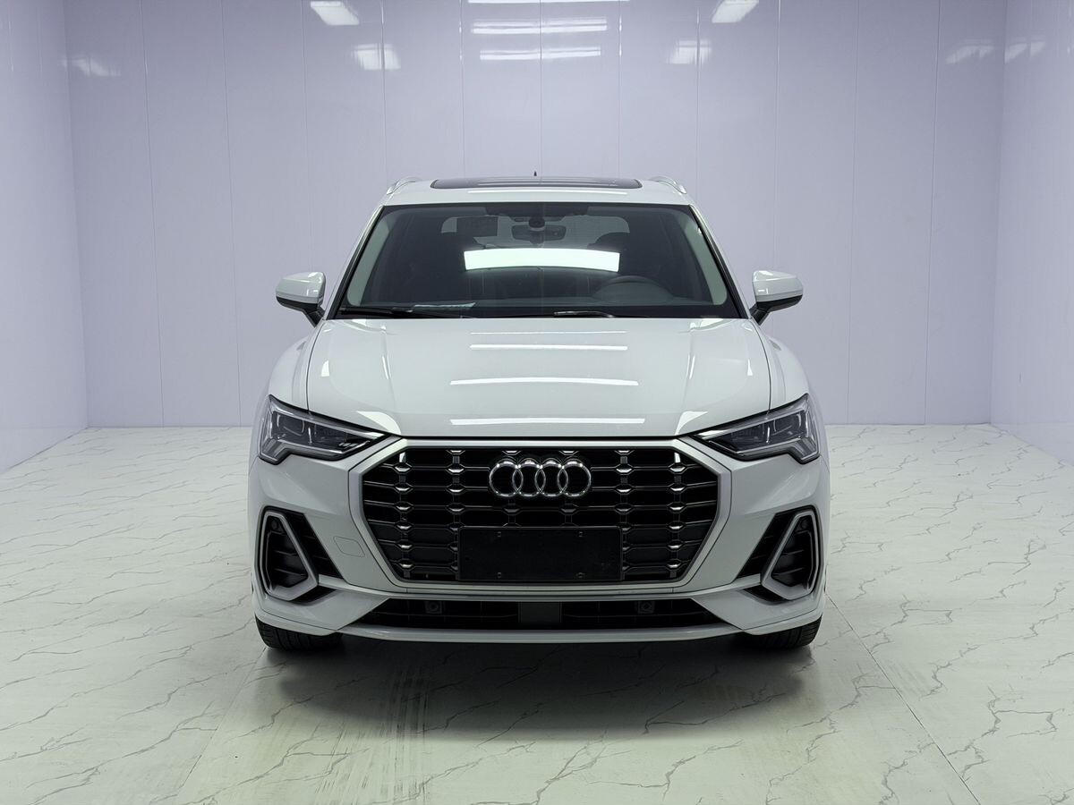 Audi Q3 2022 - фото автомобиля