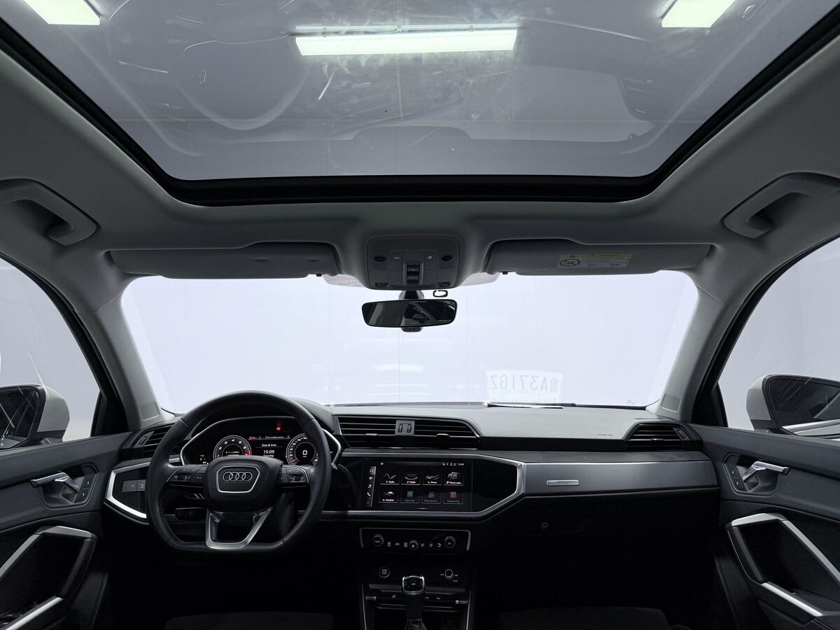 Audi Q3 2022 - фото автомобиля