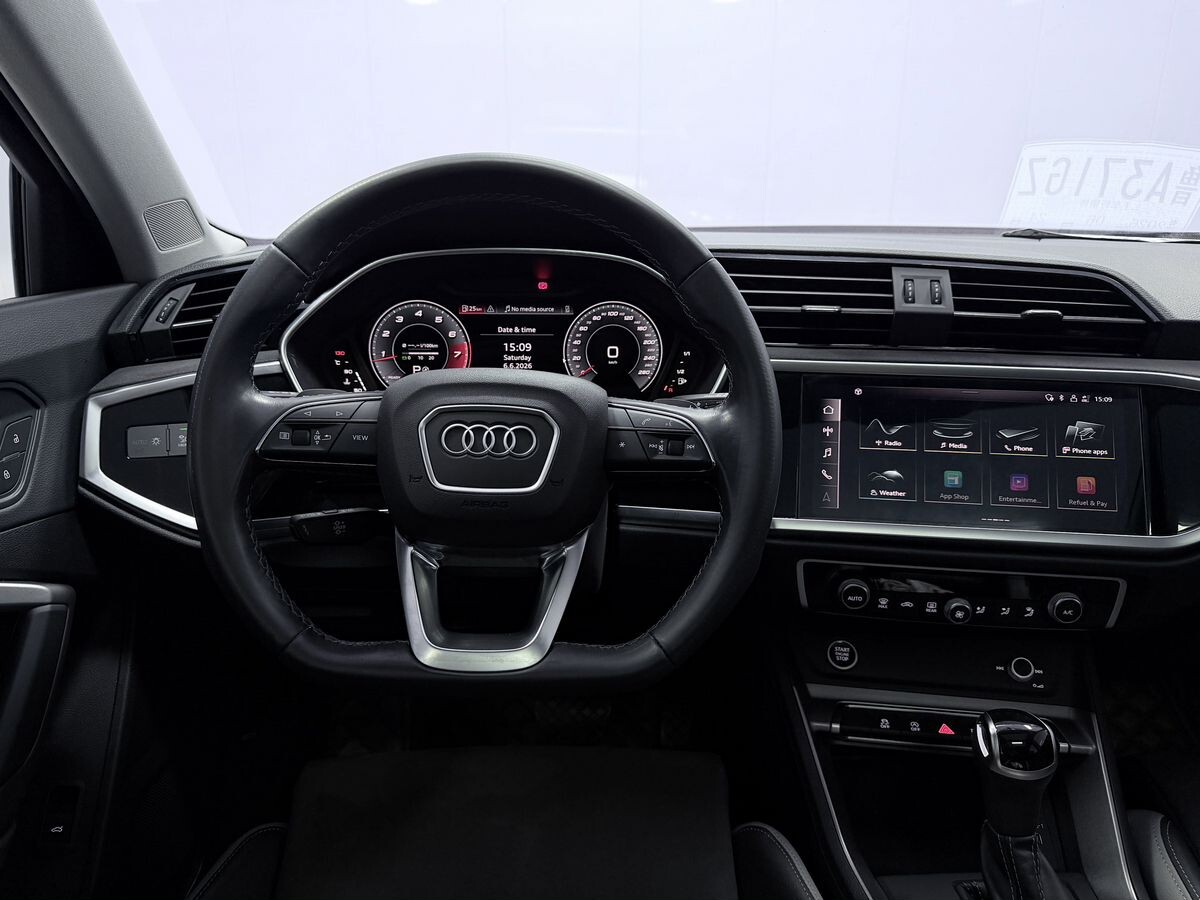 Audi Q3 2022 - фото автомобиля