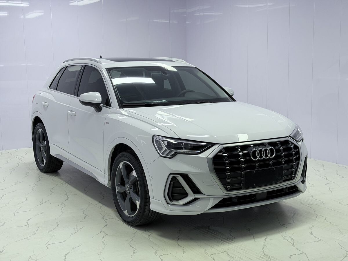 Audi Q3 2022 - фото автомобиля