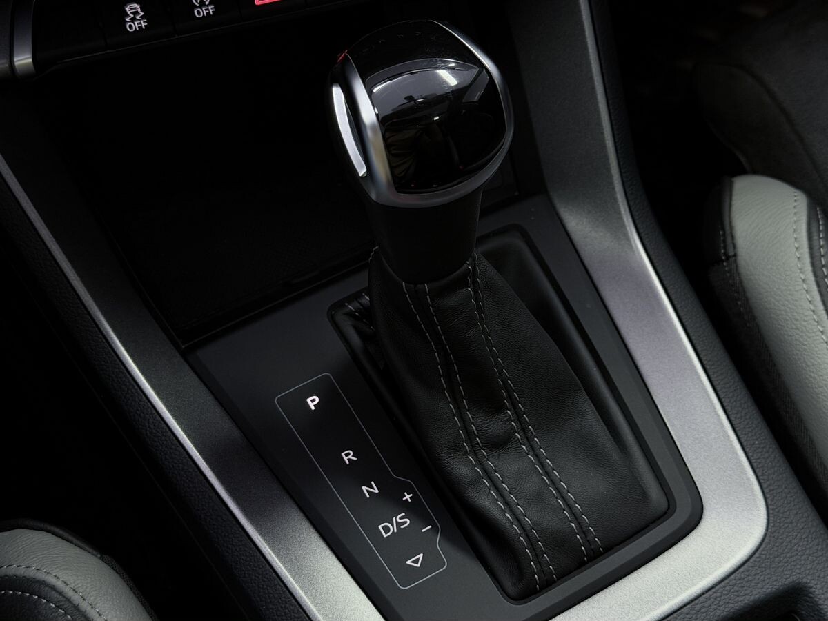 Audi Q3 2022 - фото автомобиля