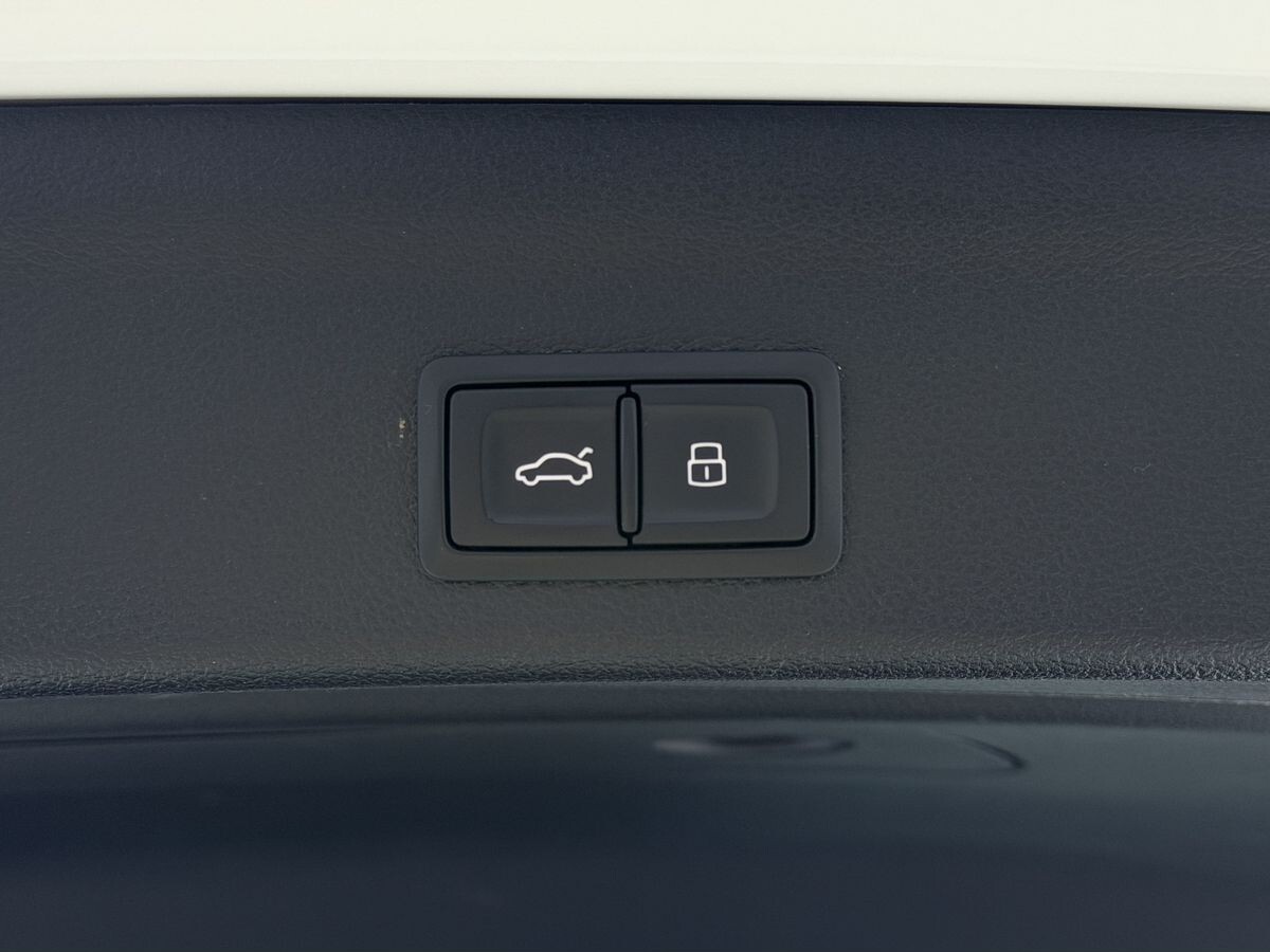 Audi Q3 2022 - фото автомобиля