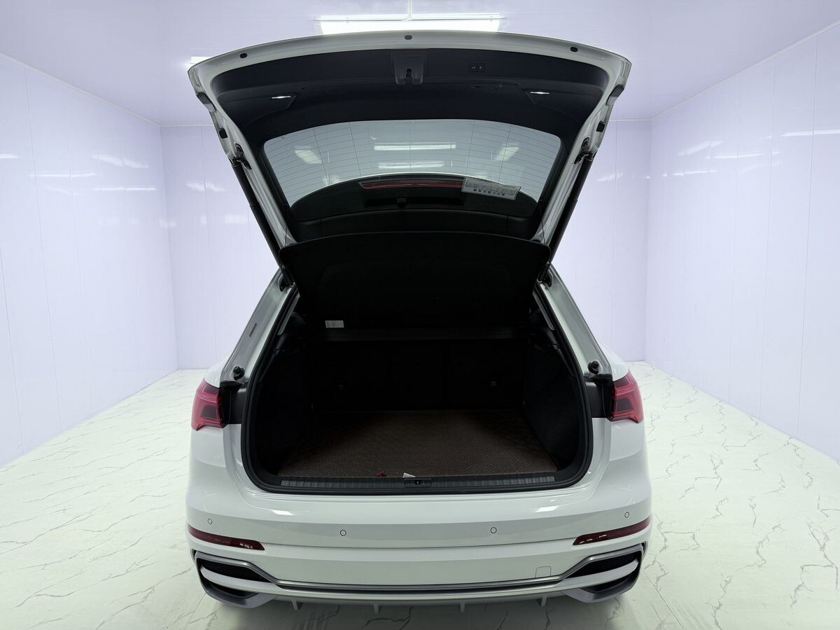 Audi Q3 2022 - фото автомобиля