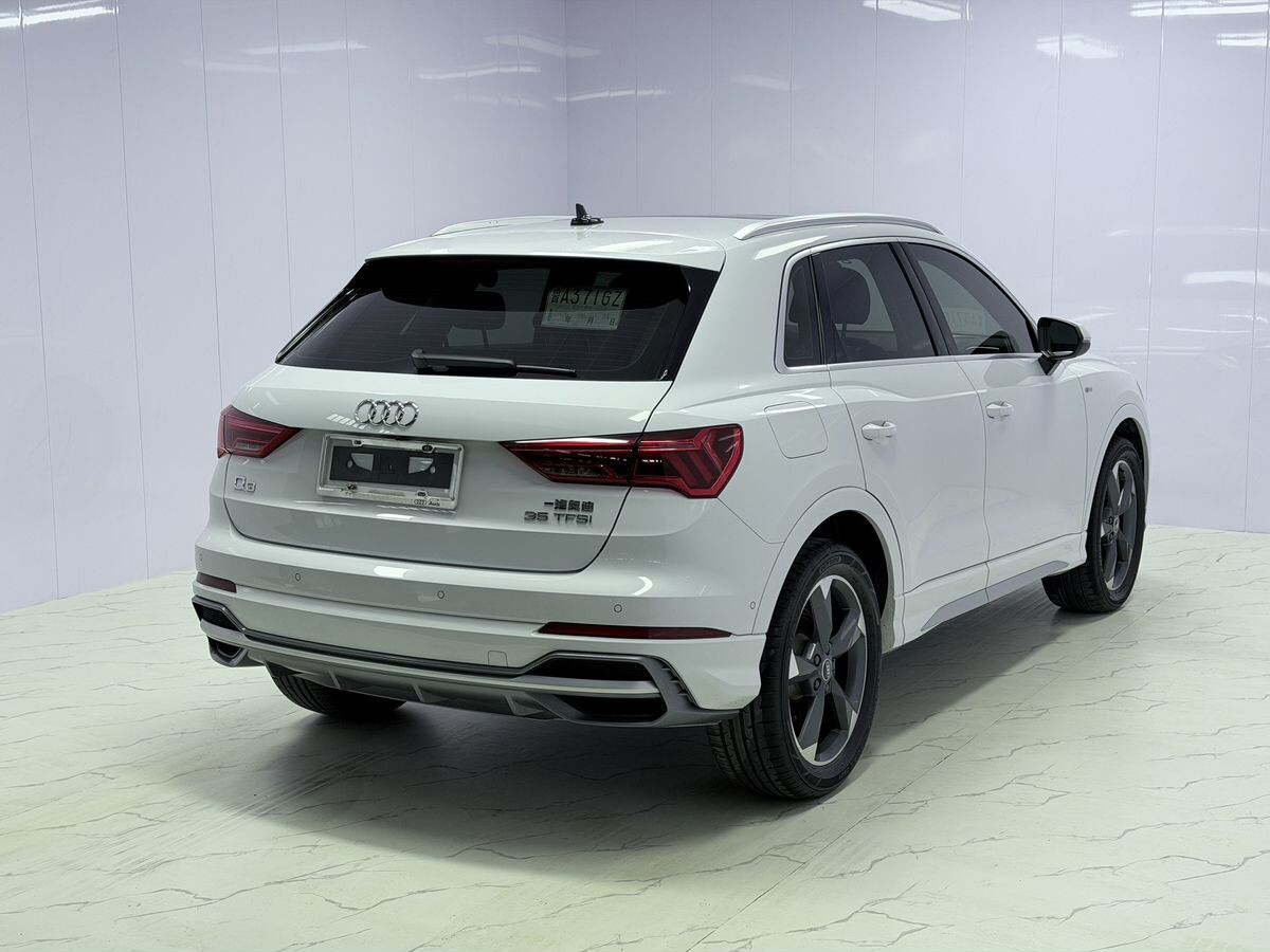 Audi Q3 2022 - фото автомобиля