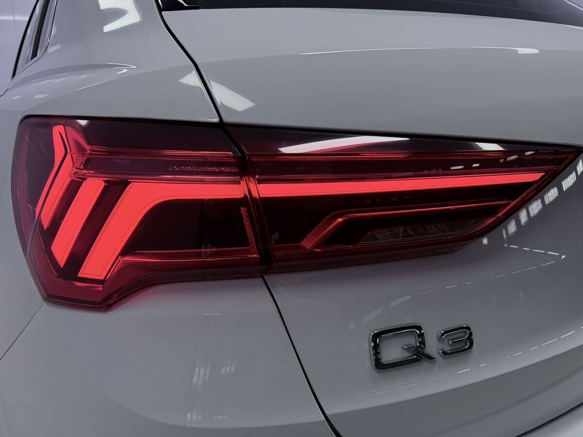 Audi Q3 2022 - фото автомобиля