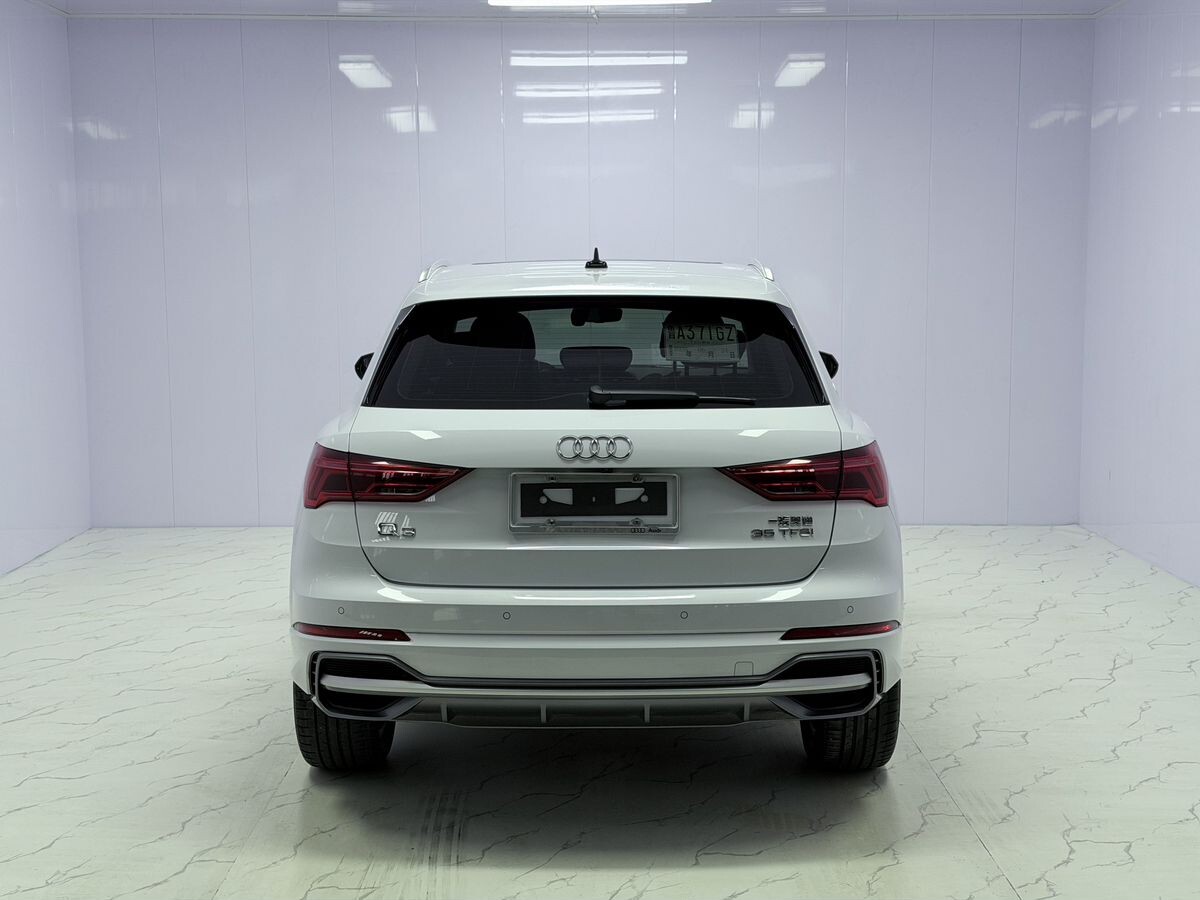 Audi Q3 2022 - фото автомобиля