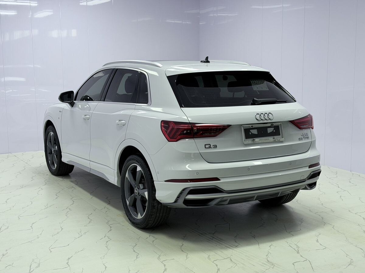 Audi Q3 2022 - фото автомобиля