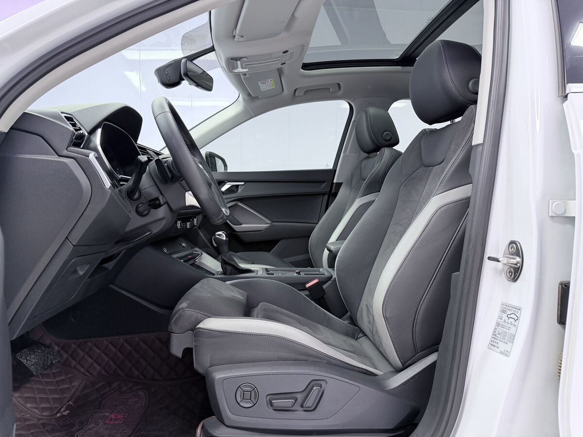 Audi Q3 2022 - фото автомобиля
