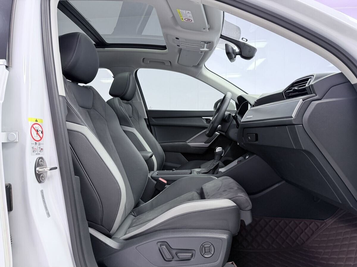Audi Q3 2022 - фото автомобиля