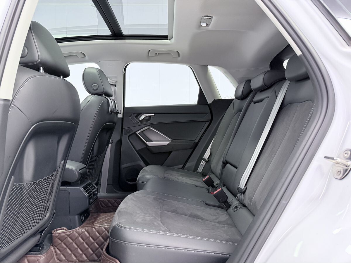 Audi Q3 2022 - фото автомобиля