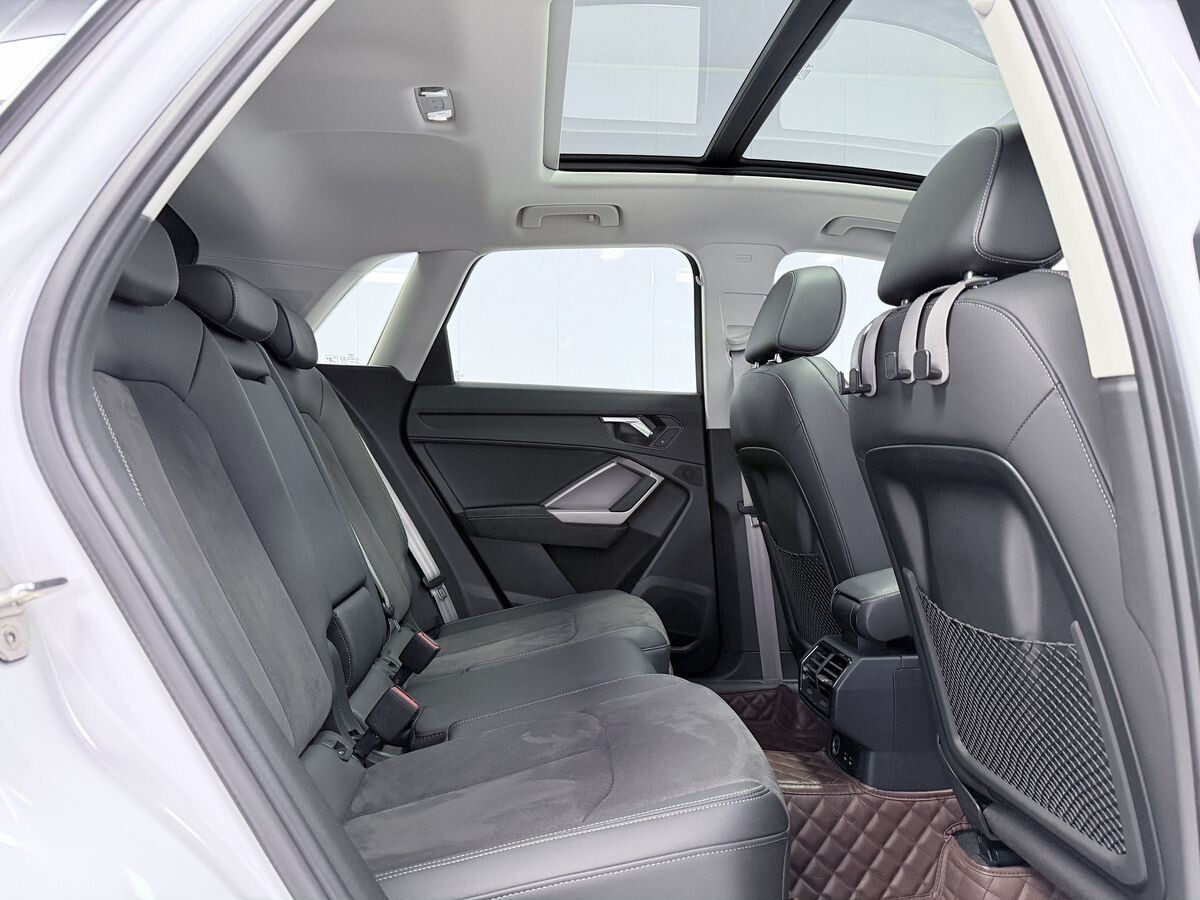 Audi Q3 2022 - фото автомобиля