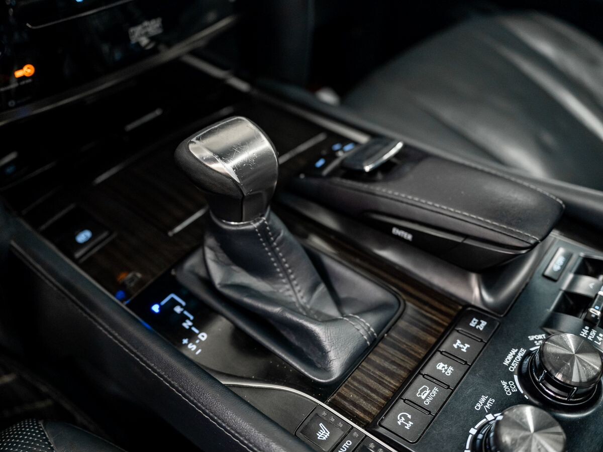 Lexus LX570 2016 - фото автомобиля