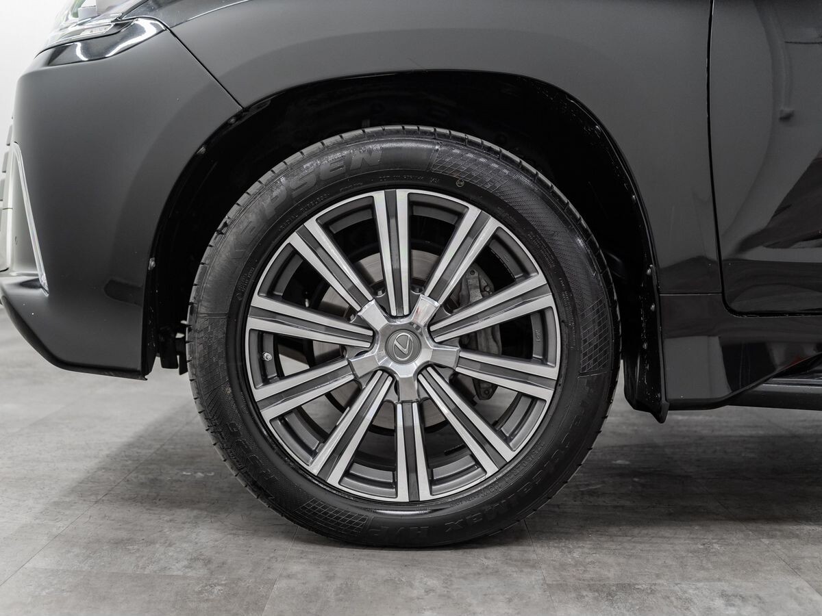 Lexus LX570 2016 - фото автомобиля