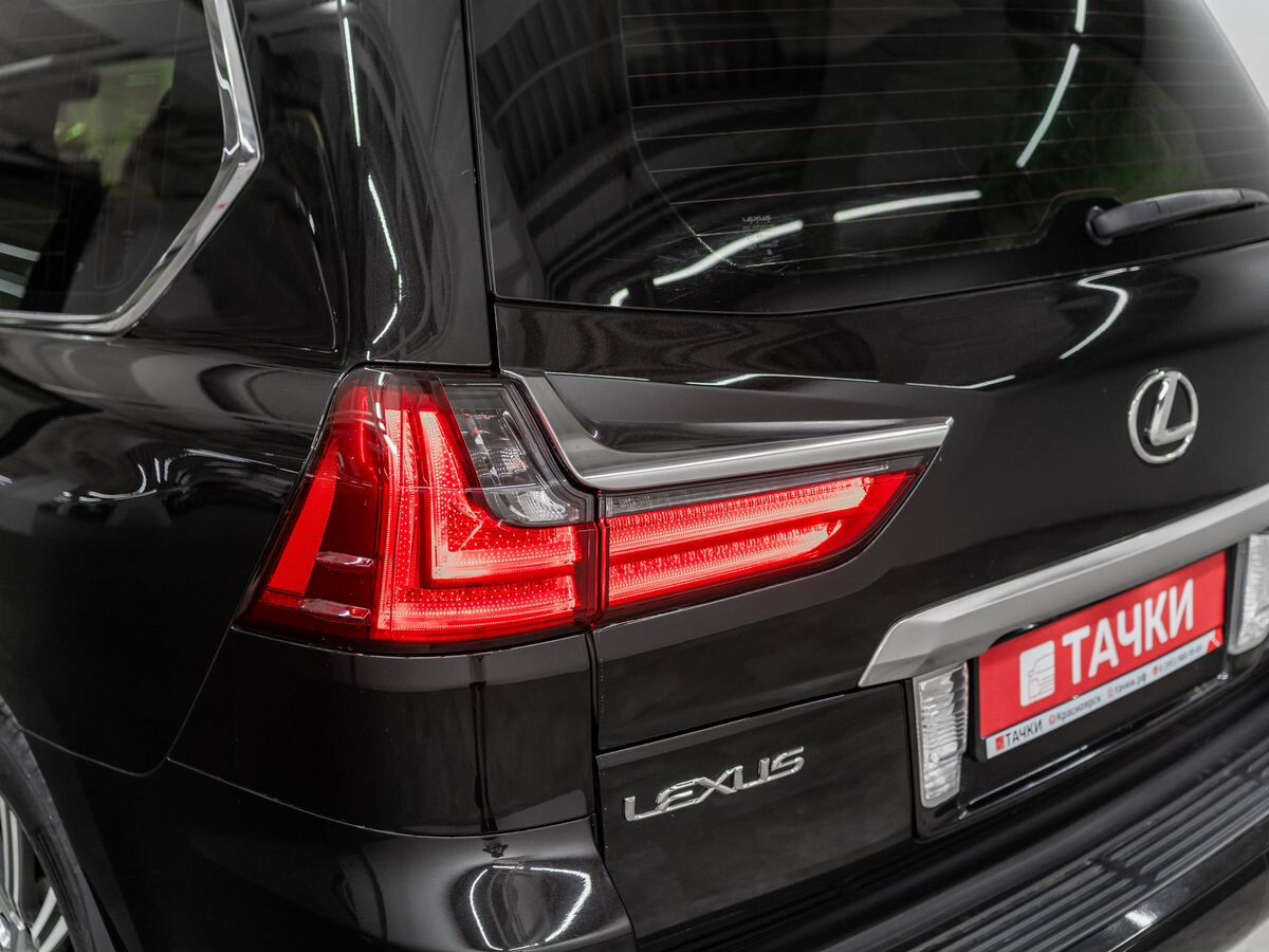 Lexus LX570 2016 - фото автомобиля