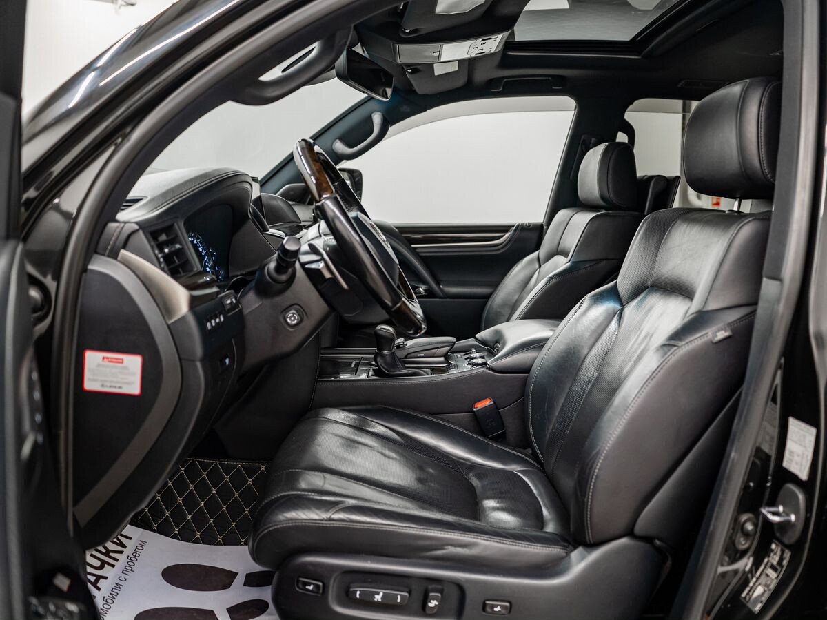 Lexus LX570 2016 - фото автомобиля